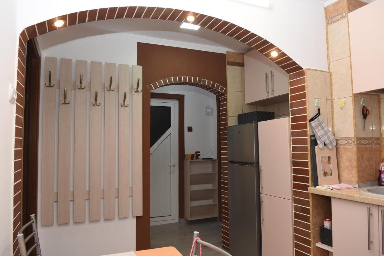 1St Apartment Nehoiu Ngoại thất bức ảnh